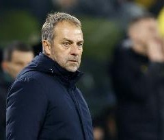 星空体育APP-世体：弗里克迎回首批球员备战瓦伦，亚马尔、莱万等球员单独训练