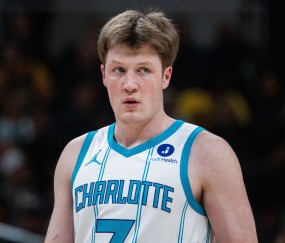 星空体育-还是看你下半场！克尼佩尔半场毫无手感 6中1&amp;三分5中0仅拿2分