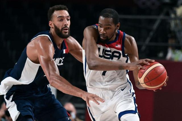 LAmericain-Kevin-Durant-devant-Francais-Rudy-Gobert-finale-olympique-competition-basket-masculin-JO-Tokyo-7-2021_0.jpg